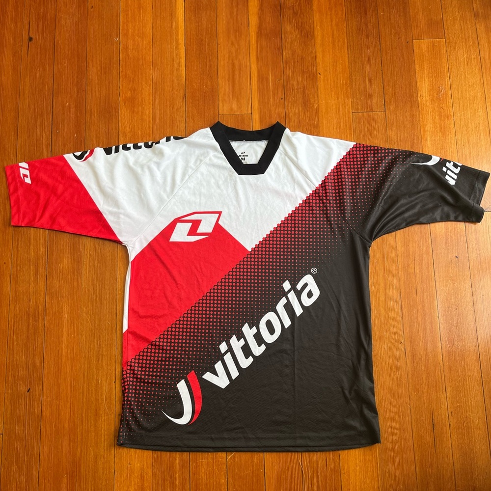 Men’s like new Vittoria cycling jersey